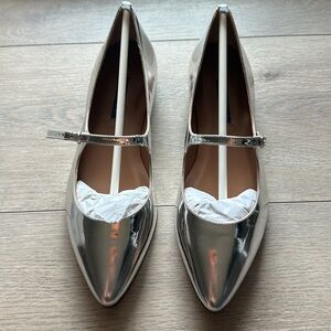 NEW Margaux- Mary Jane Silver - 39.5EU - never worn
